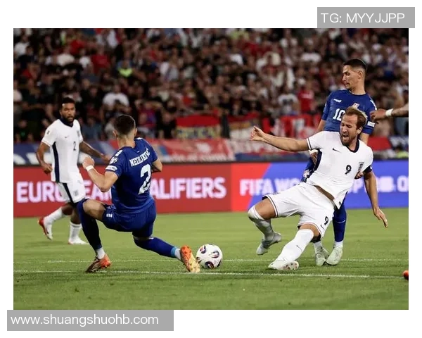 肌肉足球球星的崛起与挑战：他们如何改变现代足球格局